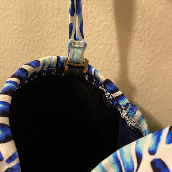 Tommy Bahama women’s Blue Patterned Swimsuit - size 6 - removable strap - Picture 5 of 7